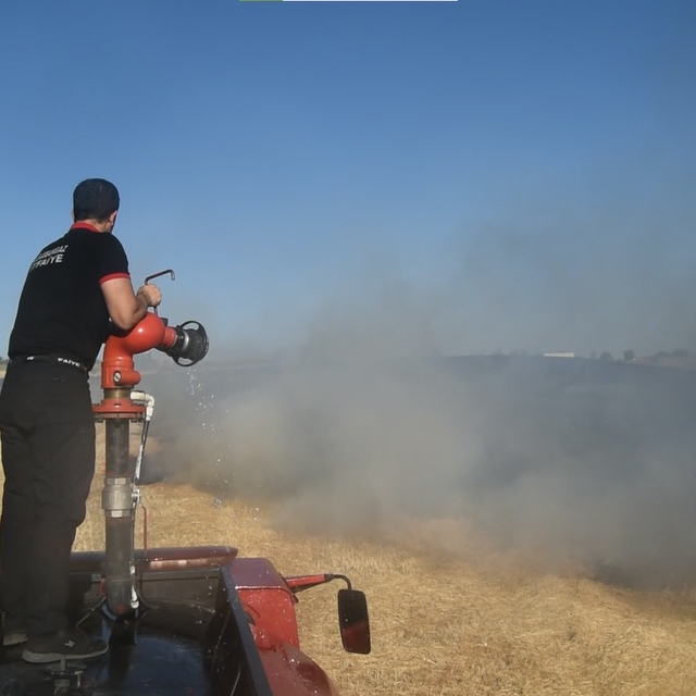 Kırklareli'nde otluk alanda başlayıp anıza sıçrayan yangın 50 dekar alana z...