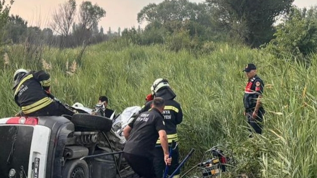 Konya'da hemzemin geçitte trenin çarptığı kamyonetin sürücüsü öldü