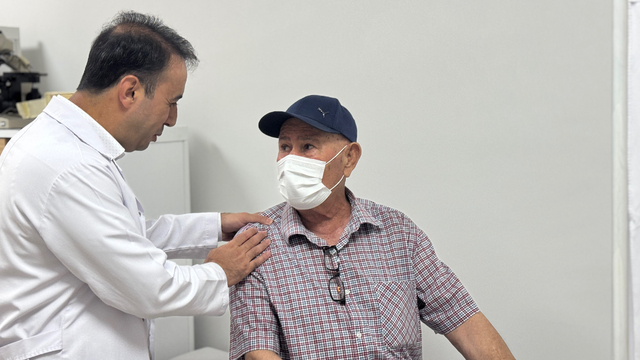 Kök hücre nakli yapılan 80 yaşındaki hasta kanseri yendi