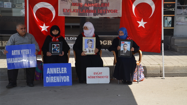 Muşlu aileler DEM Parti önündeki eylemlerini sürdürdü