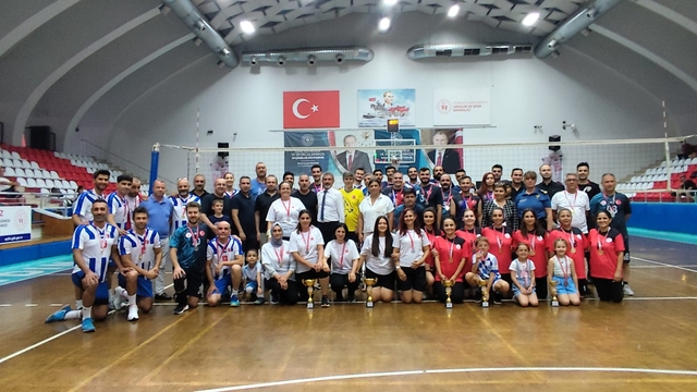 Aydın'da kurumlar arası voleybol turnuvası yapıldı