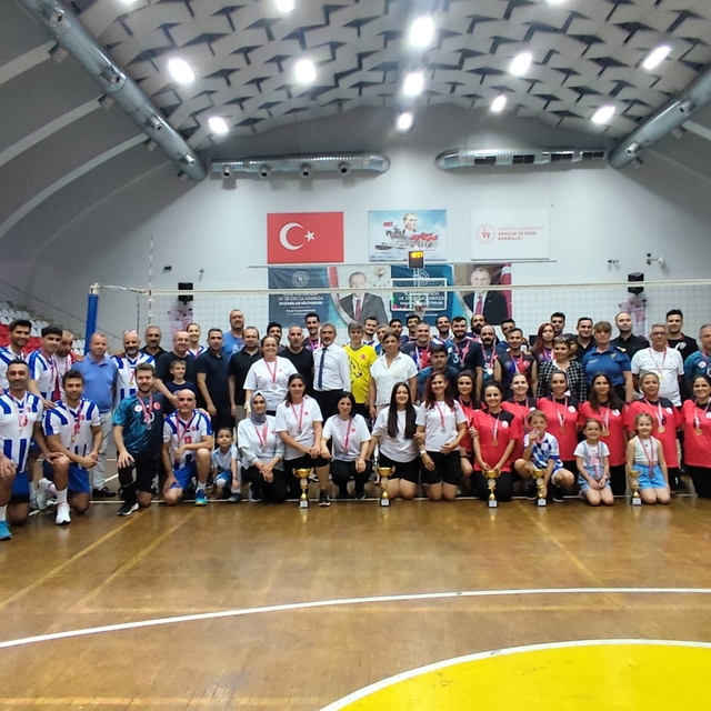 Aydın'da kurumlar arası voleybol turnuvası yapıldı