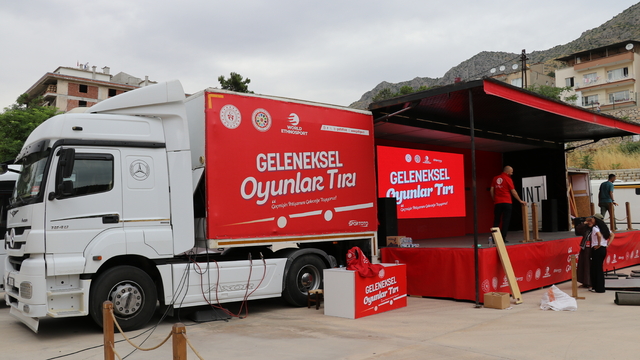 Geleneksel Oyunlar Tırı, Amasya'da çocuklarla buluştu