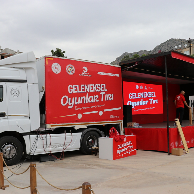 Geleneksel Oyunlar Tırı, Amasya'da çocuklarla buluştu