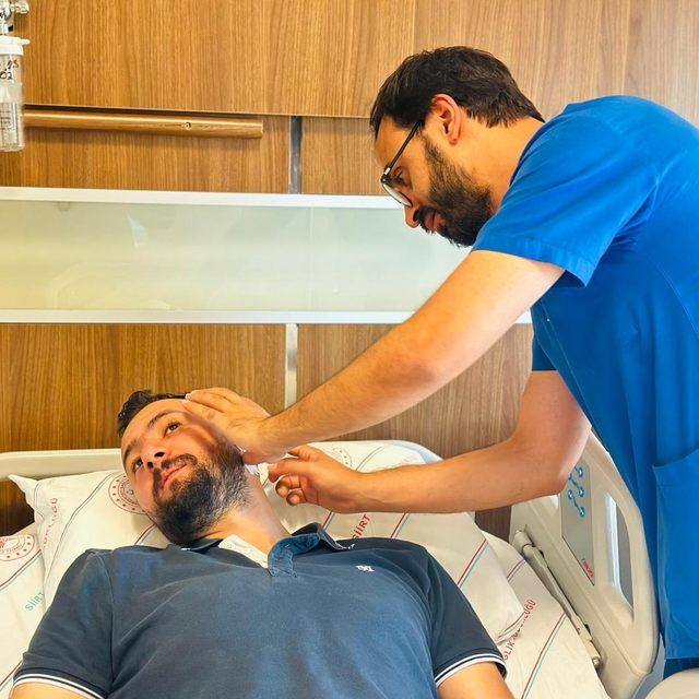 Siirt'te işitme kaybı yaşayan hasta ameliyatla sağlığına kavuşturuldu