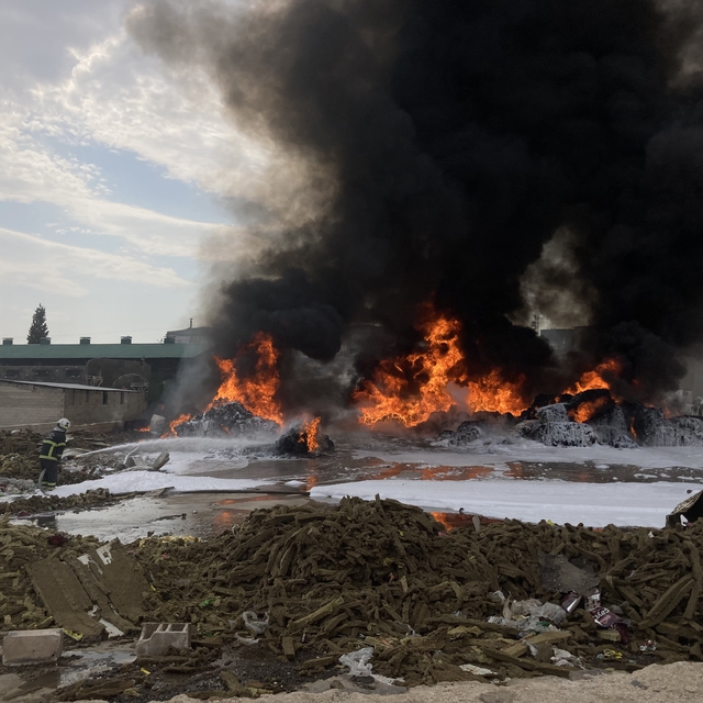 Gaziantep'te geri dönüşüm tesisinde yangın çıktı