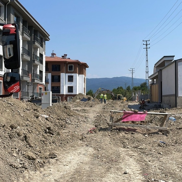 Kanalizasyon çalışması sırasında göçük altında kalan işçi kurtarıldı