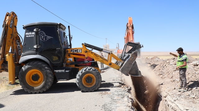 Mardin Büyükşehir Belediyesi Nusaybin'de altyapı çalışmalarını sürdürüyor