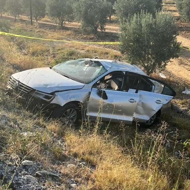 Manisa'da zeytinlikte devrilen otomobildeki 1 kişi öldü, 4 kişi yaralandı