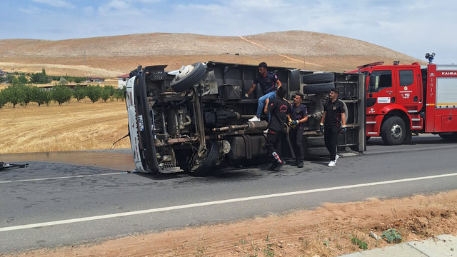 Kahramanmaraş'ta devrilen kamyonetteki 2 kişi yaralandı