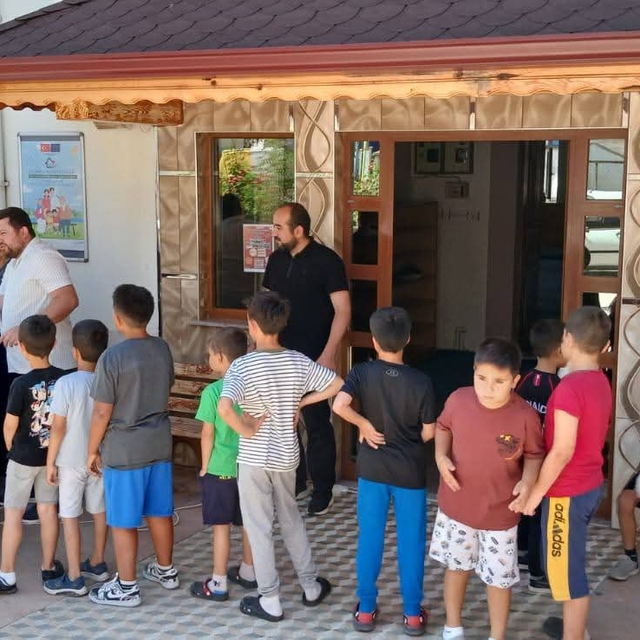 Türkiye Diyanet Vakfı Cide Şubesinden Kur'an kursu öğrencilerine ikram