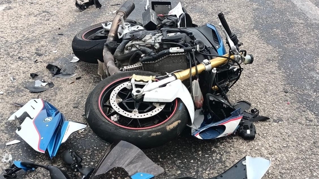 Kaş'ta otomobille çarpışan motosikletin sürücüsü yaralandı