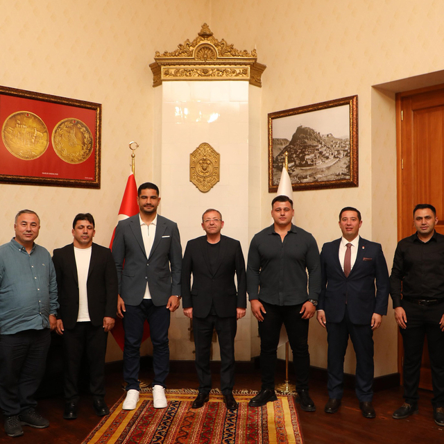 Türkiye Güreş Federasyonu Başkanı Akgül, Kars Valisi Polat'ı ziyaret etti
