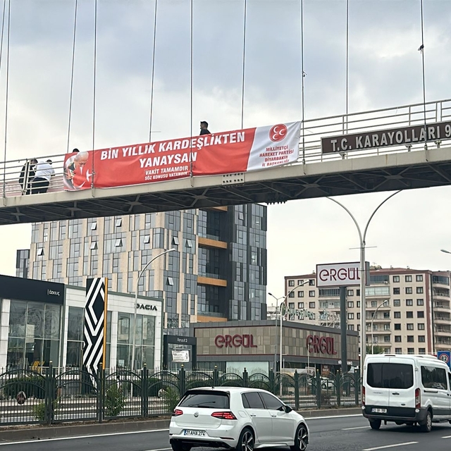 MHP İl Başkanlığı, Diyarbakır'da sokaklara "Terörsüz Türkiye" sürecine dest...