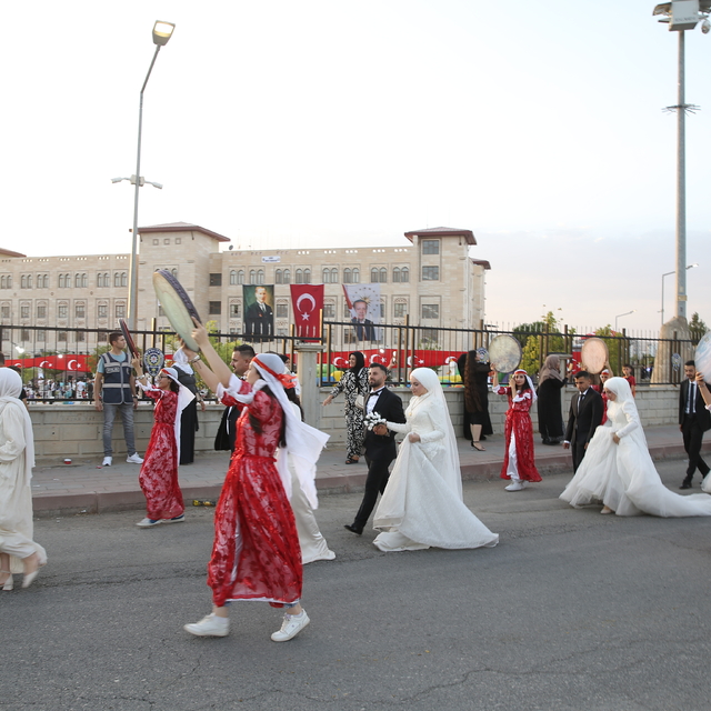Siirt'te "Sağdıcım Polis Olsun Projesi" ile 40 çift dünyaevine girdi