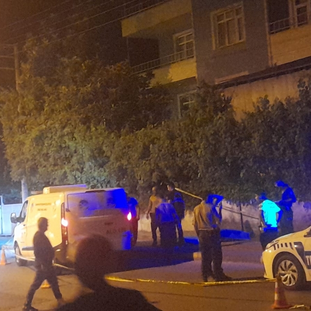 Evinin karşısındaki kaldırımda ölü bulundu