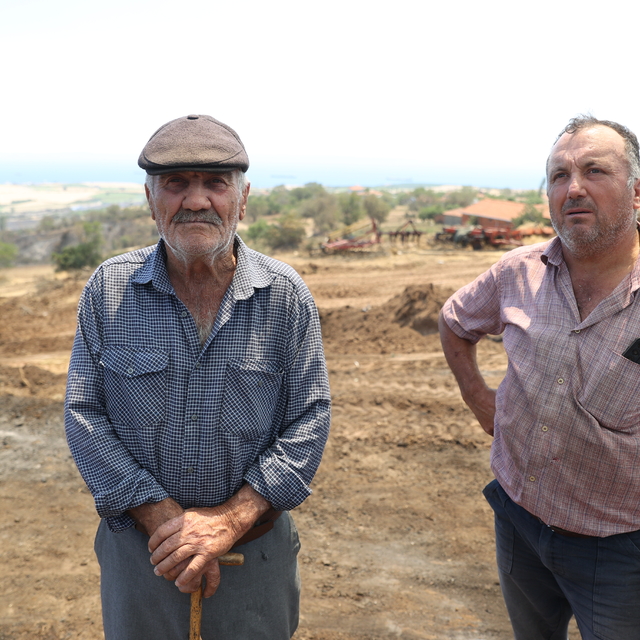 Tekirdağ'daki orman yangınında ağılları zarar gören besiciler yaşadıklarını...