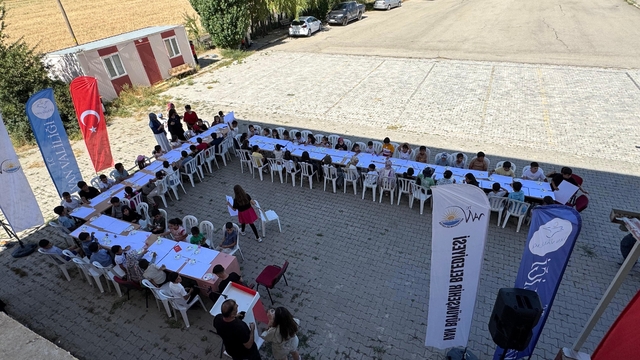Ressam Melis Doğan, Van'da çocukları sanatla buluşturdu
