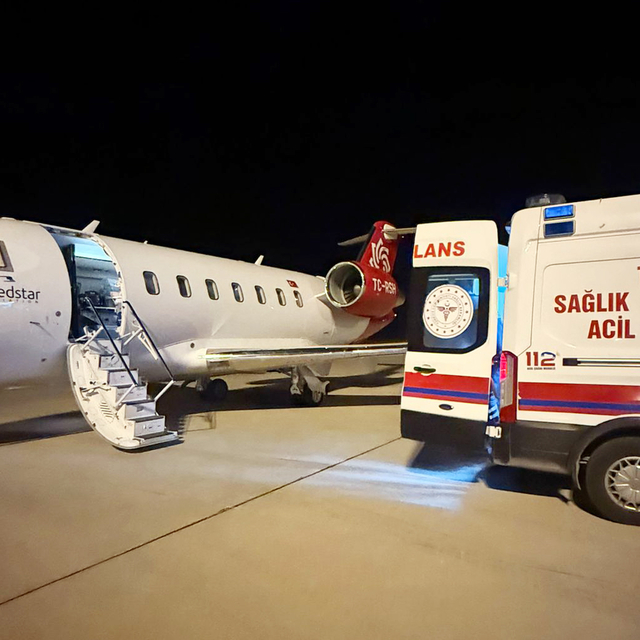 Şanlıurfa'da kalp rahatsızlığı olan bebek, ambulans uçakla İstanbul'a gönde...