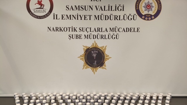 Samsun'da kargo paketinde 6 bin 552 sentetik ecza hapı ele geçirildi