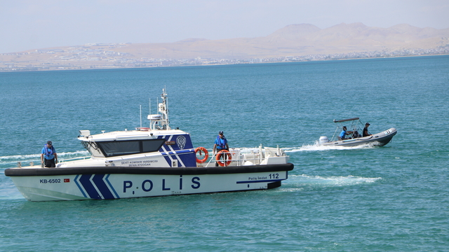 Van'da, deniz polisi boğulma vakalarına karşı uyardı