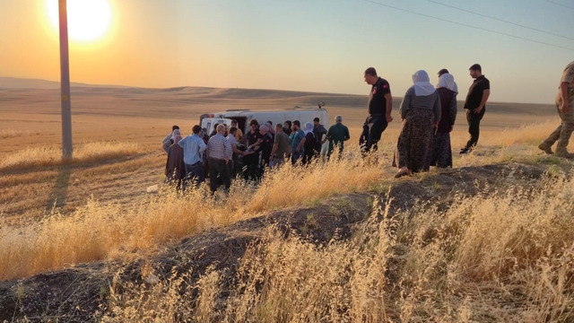 Tarım işçilerini taşıyan minibüs şarampole yuvarlandı: 2'si ağır 17 yaralı