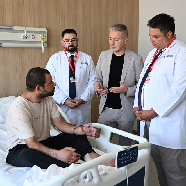 Elektrik akımına kapılan işçi, doku nakliyle dört uzvunu kaybetmekten kurtu...