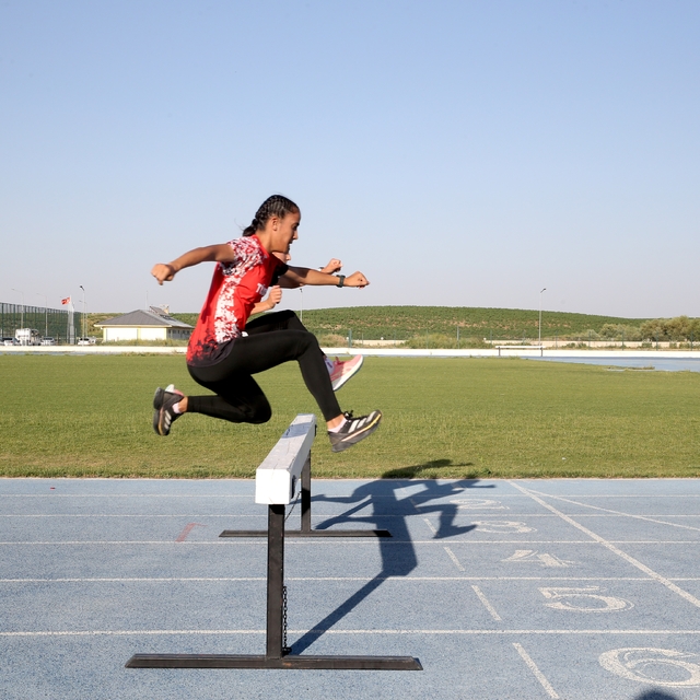 Muşlu Türkiye rekortmeni Derya Kunur'un yeni hedefi 3 ülkede şampiyonluk