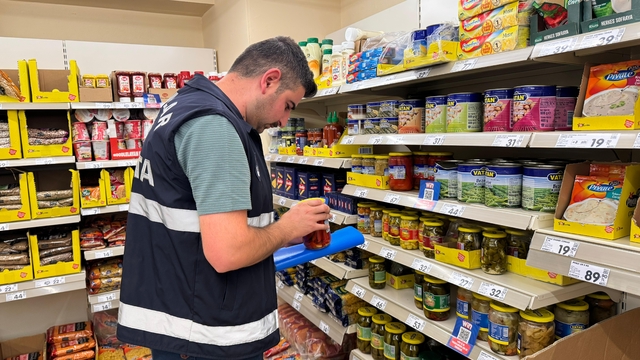 Hacılar ilçesinde zabıta ekipleri fırın, kasap ve marketleri denetliyor