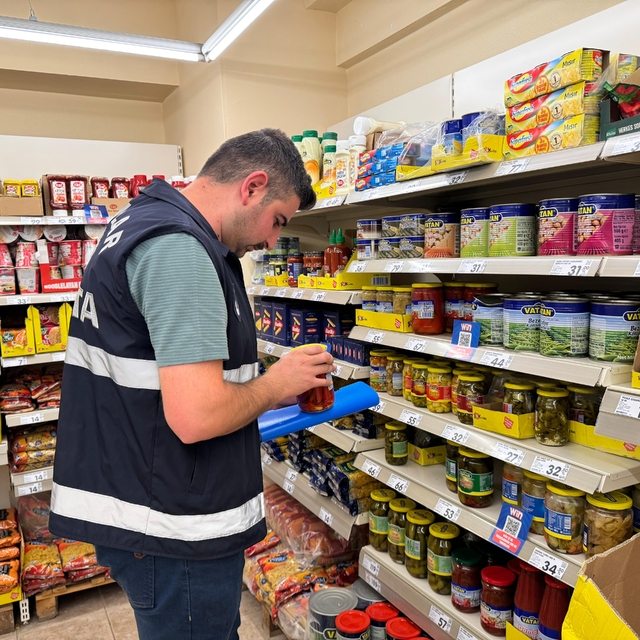 Hacılar ilçesinde zabıta ekipleri fırın, kasap ve marketleri denetliyor