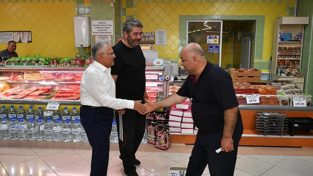 Büyükşehir Belediye Başkanı Büyükkılıç, Talas ilçesinde esnafı ziyaret etti