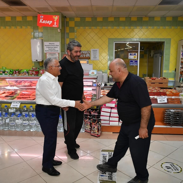 Büyükşehir Belediye Başkanı Büyükkılıç, Talas ilçesinde esnafı ziyaret etti