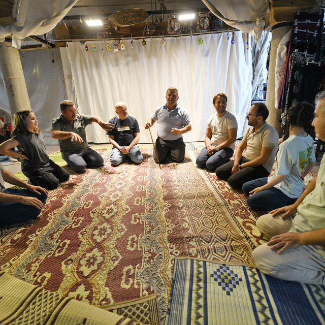 Kastamonu'da tarihi çarşıda ilgiyi artırmak için "Seyirlik köy oyunu" sahne...