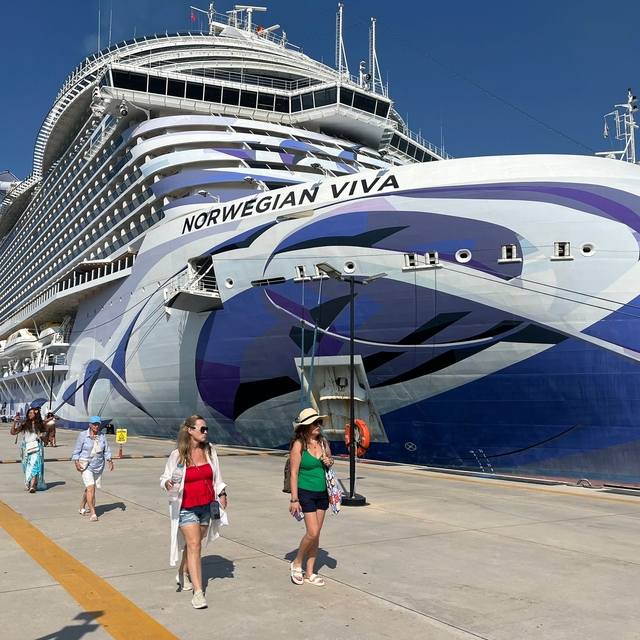 Bodrum'a "Norwegian Viva" kruvaziyeriyle 3 bin 581 yolcu geldi