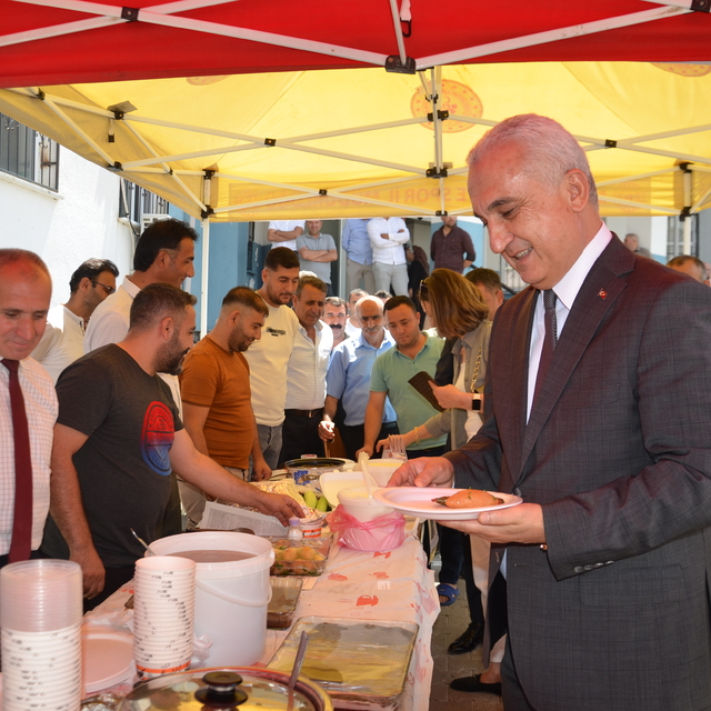 Muş'ta DMD hastası çocuk için kermes düzenlendi