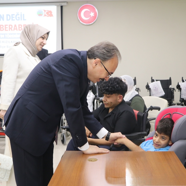 Siirt'te 27 özel bireye medikal destek aracı dağıtıldı