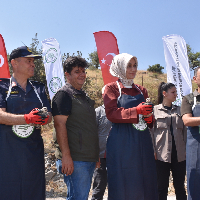 Afyonkarahisar'da 1000 kınalı keklik doğaya bırakıldı