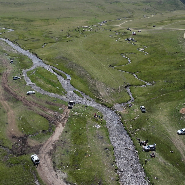 Karadeniz'in zirvesindeki yaylalar ziyaretçilerini ağırlıyor
