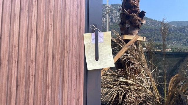 Muğla'da sahilde kaçak olduğu belirlenen 11 taşınabilir yapı mühürlendi