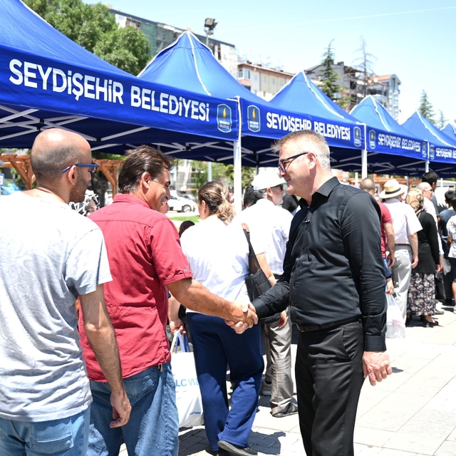 Seydişehir'de vatandaşlara aşure ikram edildi