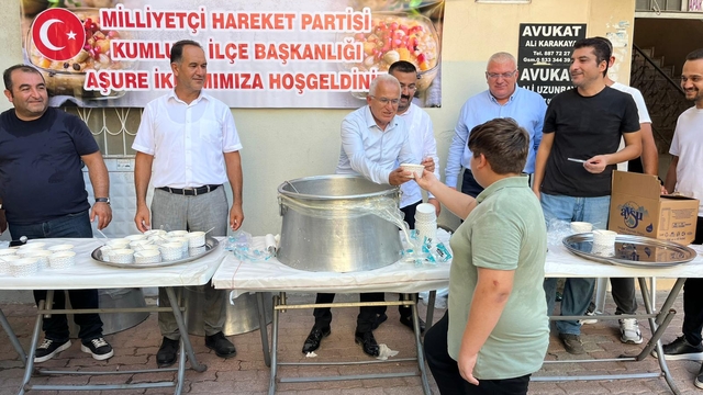 MHP Kumluca İlçe Başkanlığından aşure ikramı