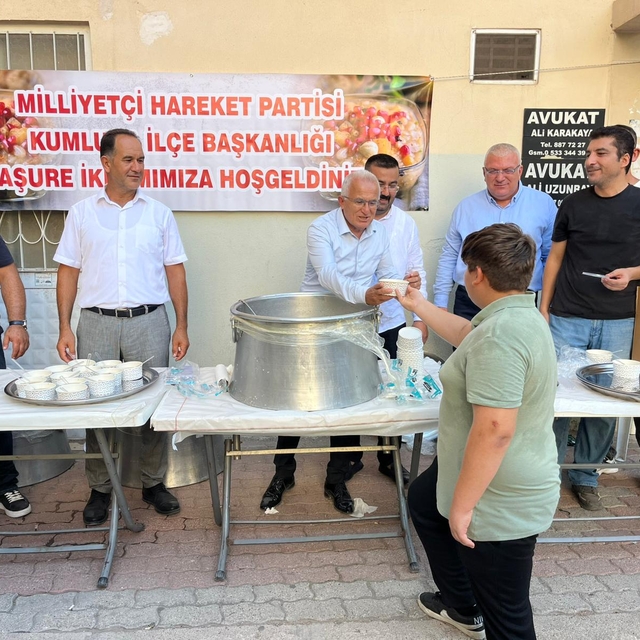 MHP Kumluca İlçe Başkanlığından aşure ikramı