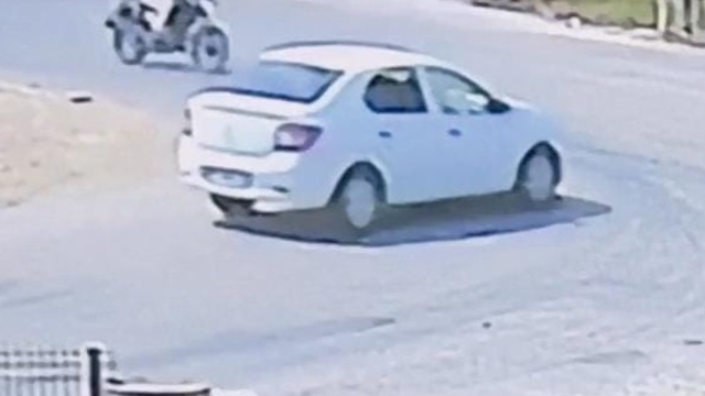 Bursa'da motosiklet ile otomobilin çarpıştığı kaza kamerada; 1 yaralı