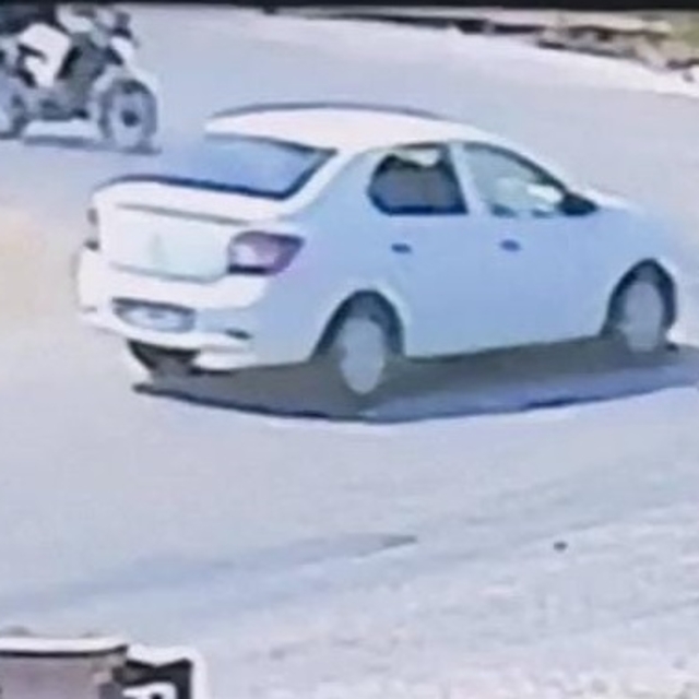 Bursa'da motosiklet ile otomobilin çarpıştığı kaza kamerada; 1 yaralı