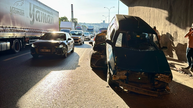Anadolu Otoyolu'nun Kocaeli kesiminde zincirleme trafik kazası ulaşımı aksattı