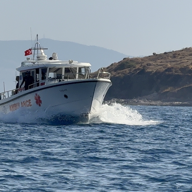 Leros Adası'nda rahatsızlanan gazeteci Hasan Cemal, deniz ambulansıyla Bodr...
