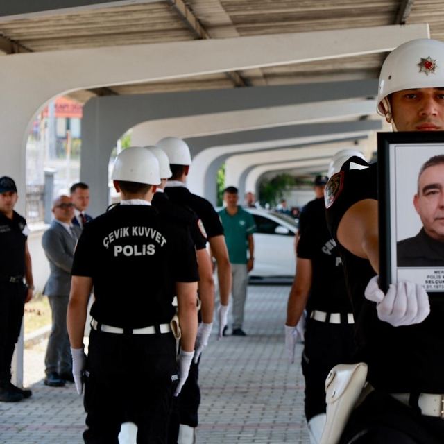 Mersin'de görevi başında kalp krizi geçiren polis yaşamını yitirdi