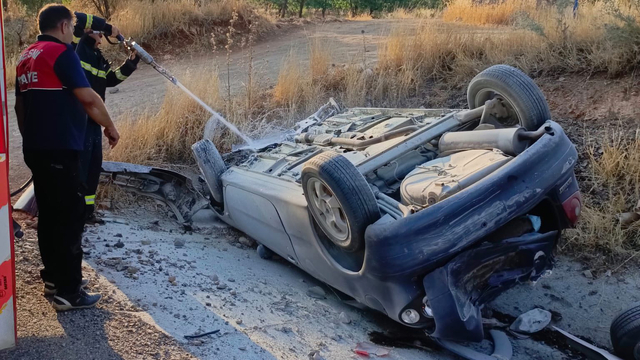 Adıyaman'da devrilen otomobilin sürücüsü yaralandı