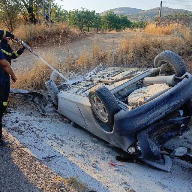 Adıyaman'da devrilen otomobilin sürücüsü yaralandı