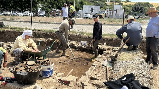Antik liman kenti Parion'da 11'inci yüzyıla ait mezar grubu bulundu